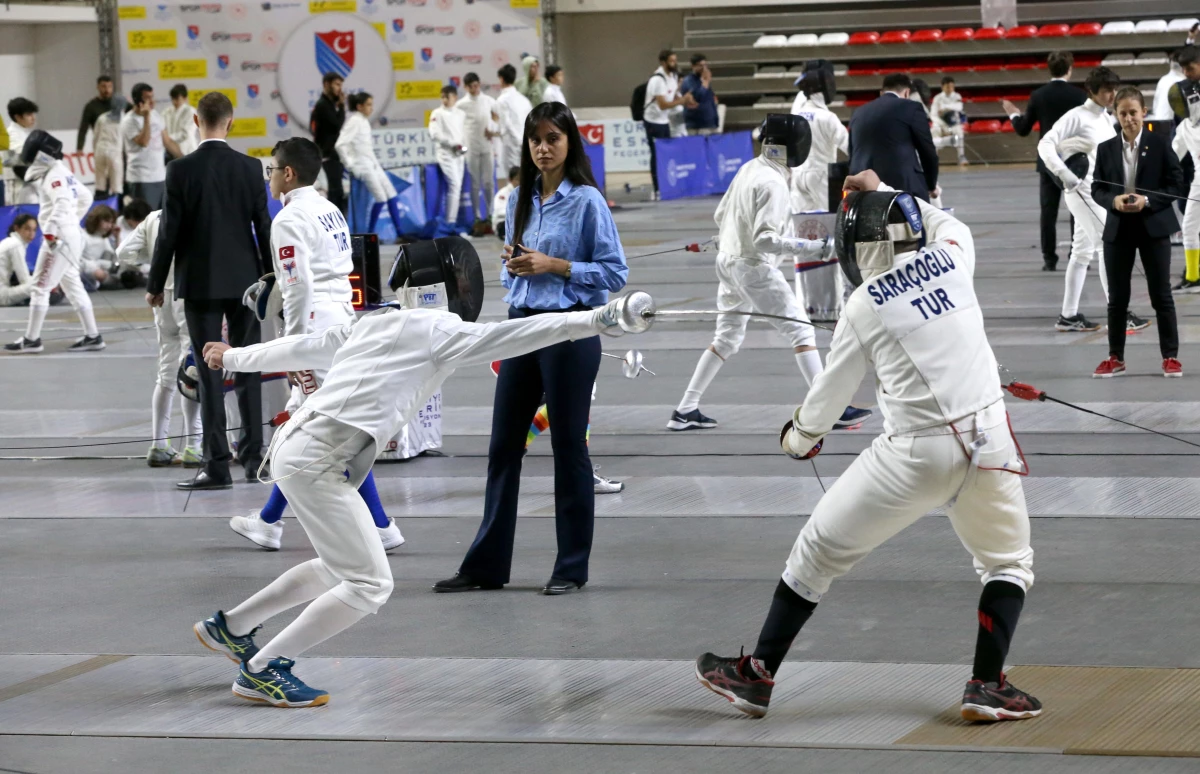 Sivas, eskrimde 10, 12 ve 14 yaş altı Türkiye şampiyonasına ev sahipliği yapıyor