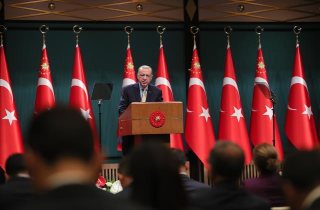 Son Dakika: Cumhurbaşkanı Erdoğan, asgari ücret zammı ve bayram tatilinin görüşüldüğü Kabine Toplantısı sonrası açıklamalarda bulunuyor Son Dakika: Cumhurbaşkanı Erdoğan, asgari ücret zammı ve bayram tatilinin görüşüldüğü Kabine Toplantısı sonrası açıklamalarda bulunuyor