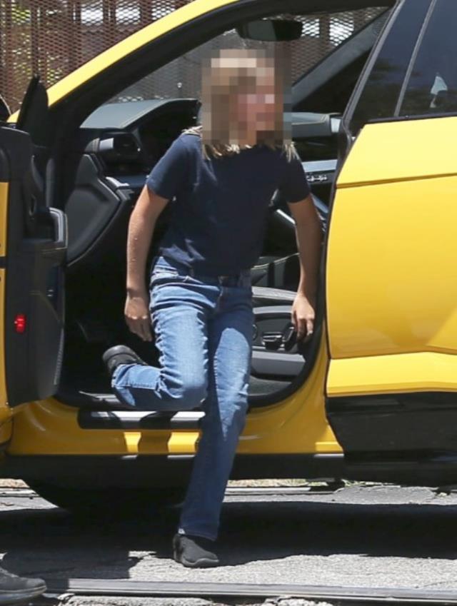 Sorumsuzluğun böylesi! Ben Affleck'in direksiyon başına oturttuğu 10 yaşındaki oğlu kaza yaptı Sorumsuzluğun böylesi! Ben Affleck'in direksiyon başına oturttuğu 10 yaşındaki oğlu kaza yaptı