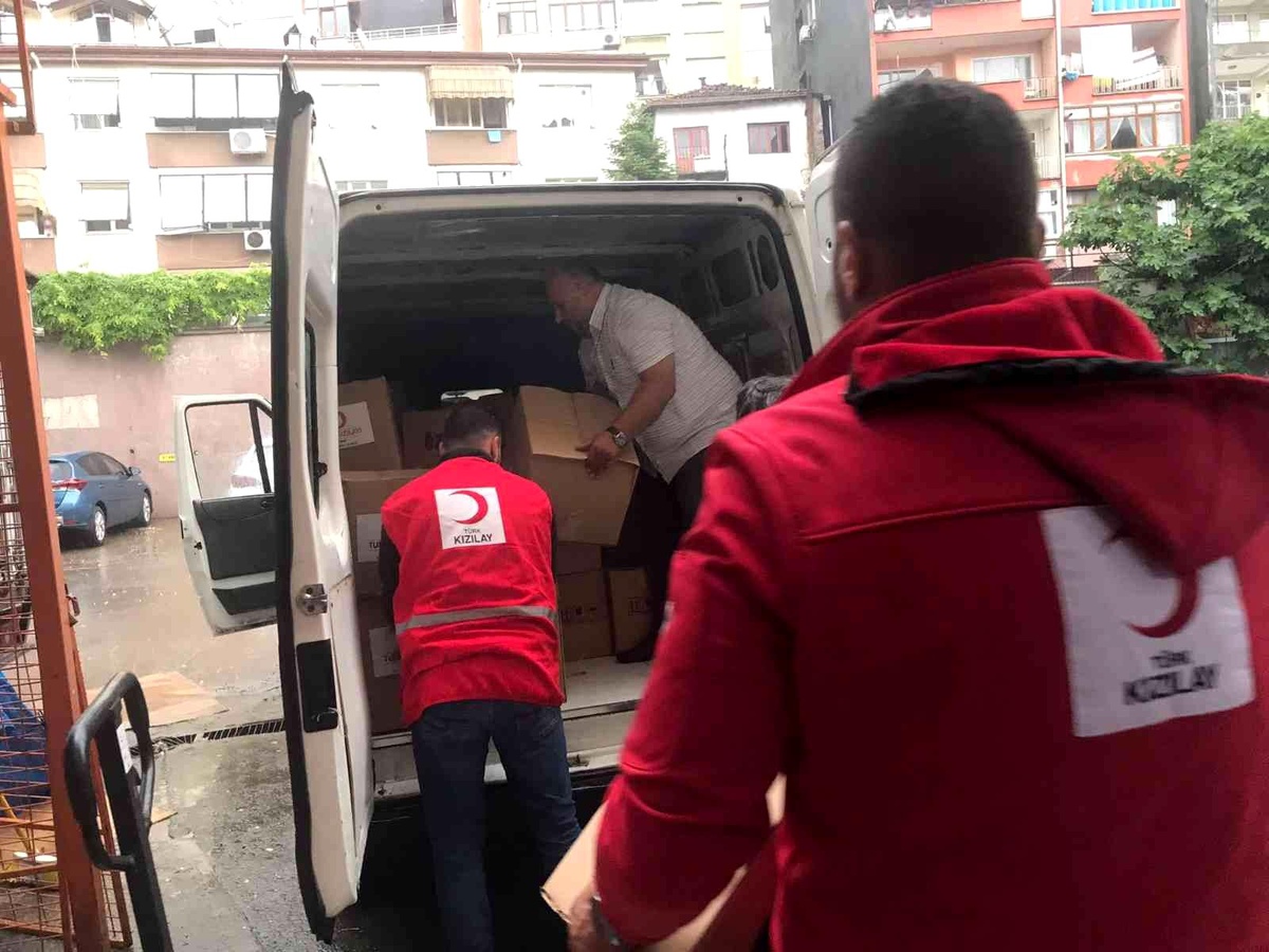 Türk Kızılay\'ı Kdz. Ereğli Şubesi afet bölgesine yardıma gitti