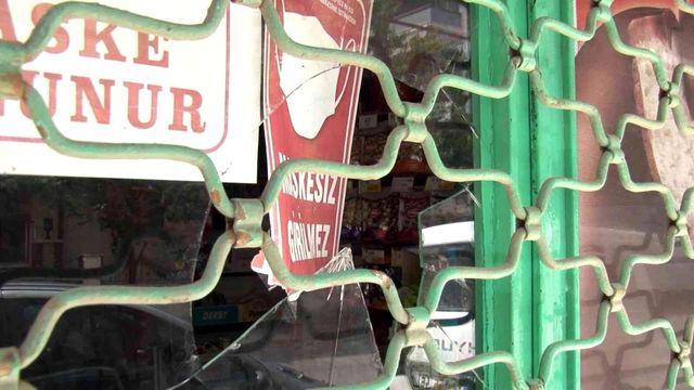 Ümraniye'de markette taciz iddiası: Dükkanı basıp darbettiler Ümraniye'de markette taciz iddiası: Dükkanı basıp darbettiler