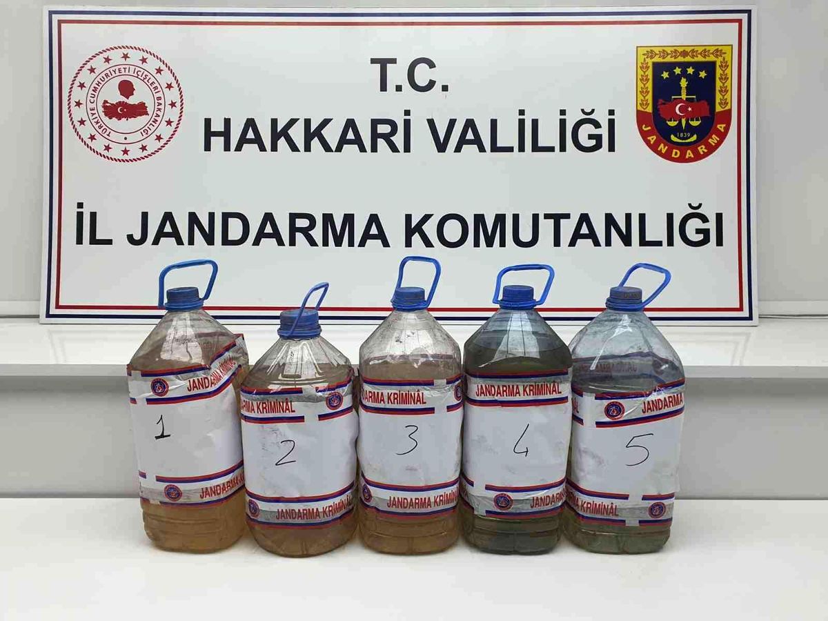 Yüksekova\'da 25 litre asit anhidrit maddesi ele geçildi