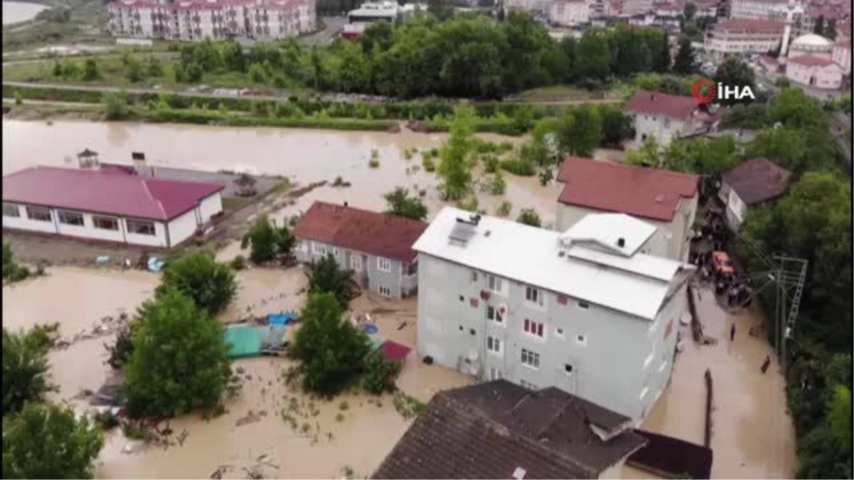 Zonguldak\'ta Gaziler deresi taştı, evlerinde mahsur kalanlar botlarla kurtarıldı