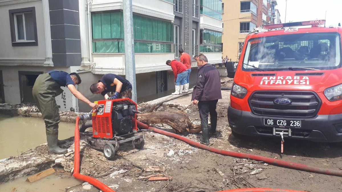Ankara Büyükşehir, Sel Felaketinin Yaralarını Sarmak İçin Kastamonu\'da