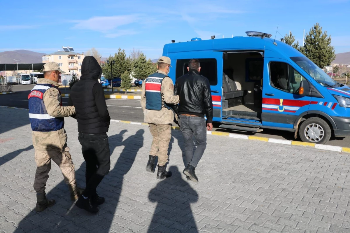 Son dakika haberi: Ardahan\'da camiden halı çaldığı iddia edilen 2 zanlı tutuklandı