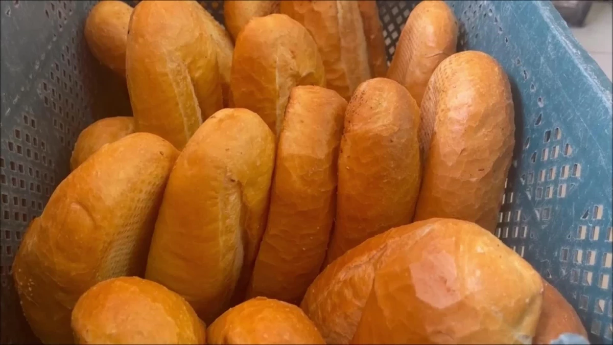 Ayhan Barut: "Vatandaş Bayat Ekmek Almak İçin Akşamı Bekliyor"