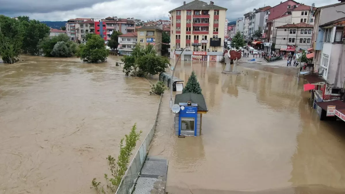 Bartın\'da sel suları çekilmeye başladı, kent dron ile havadan görüntülendi