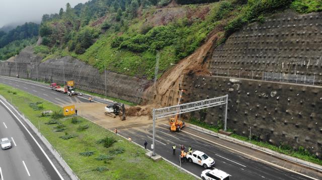 Bolu Dağı Tüneli'nde toprak kayması İstanbul yönünü kapattı