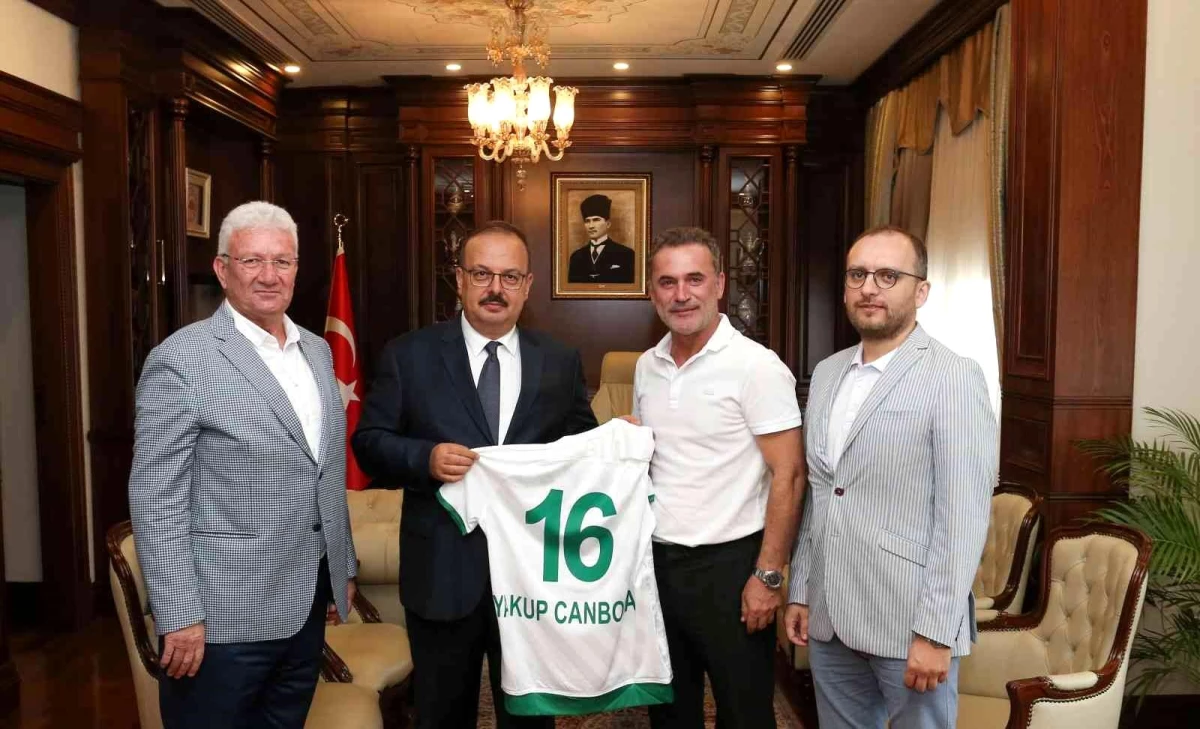 Bursaspor\'dan, Vali Yakup Canbolat\'a ziyaret