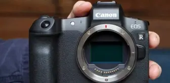 Canon'un amiral gemisi aynasız kamera modeli için kötü haber!