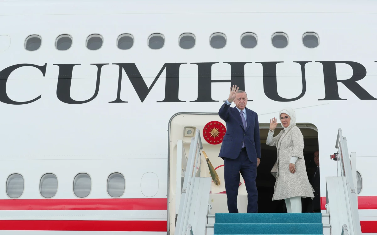 Erdoğan, NATO zirvesi için İspanya\'ya gitti! Uçaktaki "Türkiye" ifadesi dikkatlerden kaçmadı
