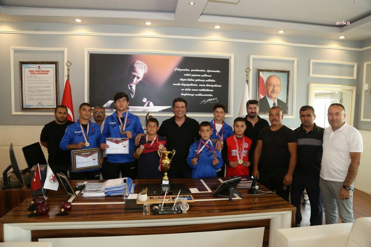 Döşemealtı Belediye Başkanı Genç, Dereceye Giren Sporcuları Ağırladı