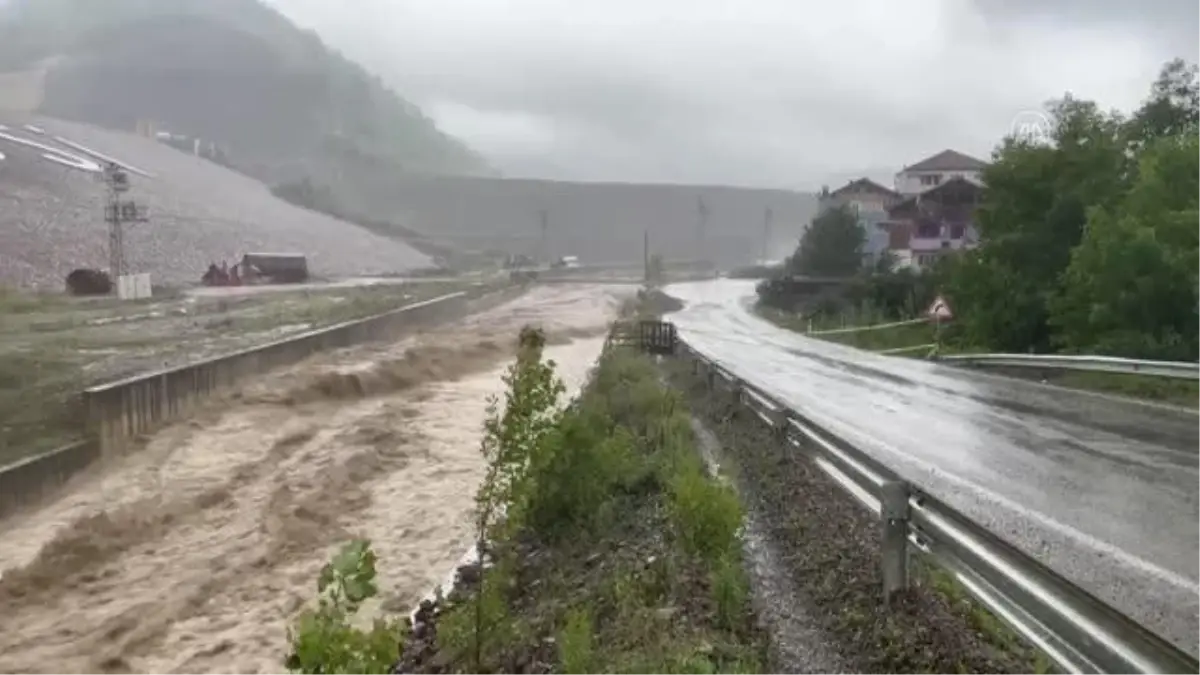 (DRONE) Barajın yanındaki yıkılan evler havadan görüntülendi