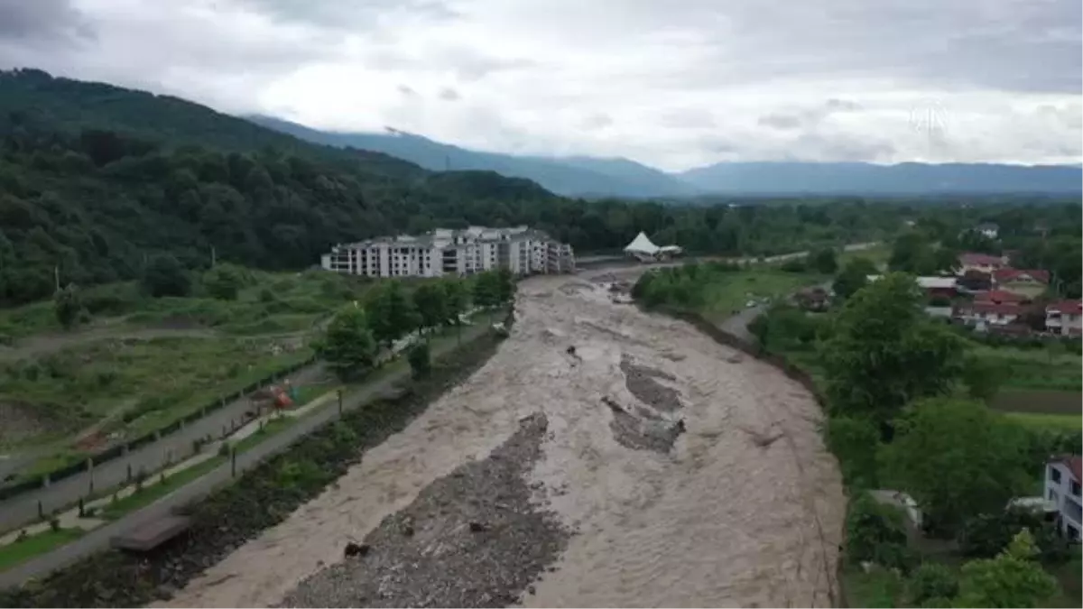 Sağanak ve su taşkınları bazı bölgelerde hasara yol açtı (2)