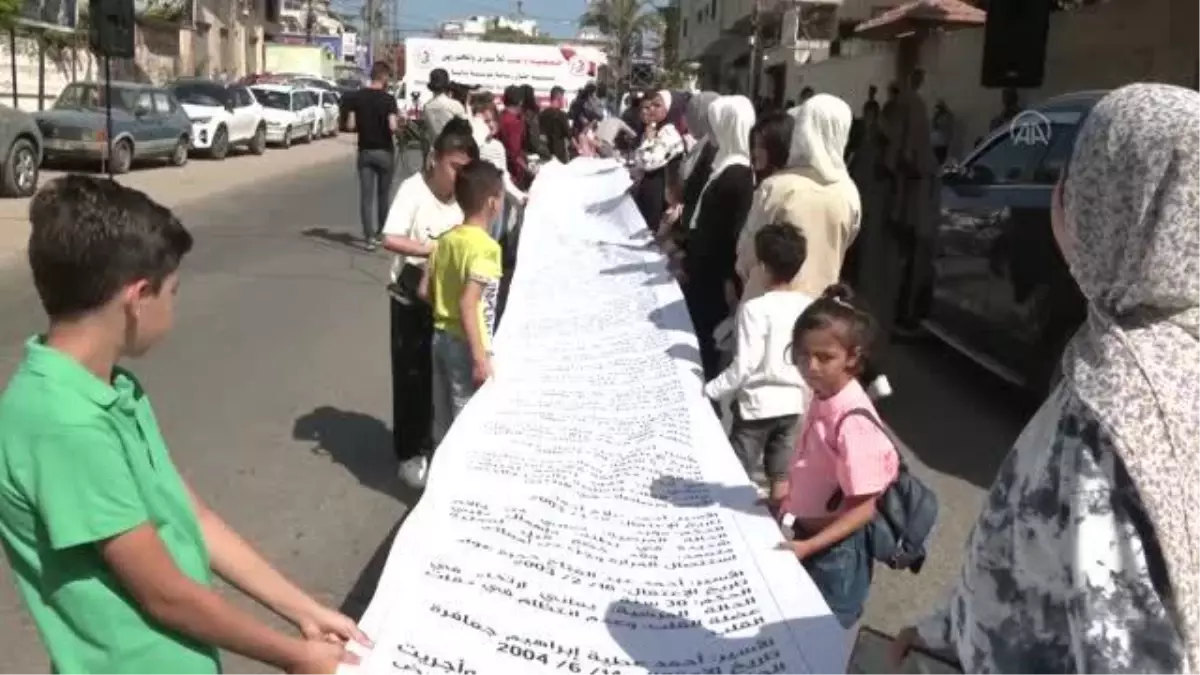 Filistinliler, Kızılhaç Komitesi'ne İsrail'in ihlallerini içeren 100 metrelik mektup sundu