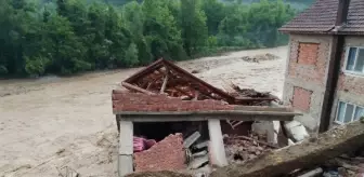 Karabük'te selde 1 bina yıkıldı, 1 bina yan yattı