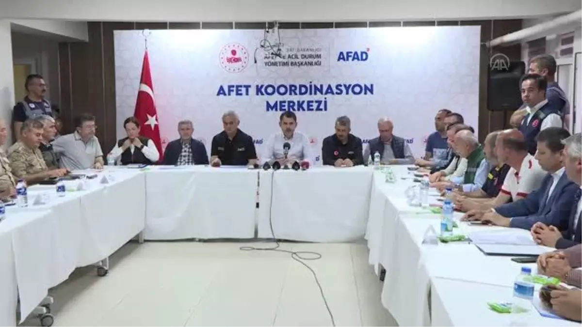 Bakan Kurum: 'Kastamonu'nun yüzde 40'ını besleyen iletim hattında zarar söz konusu. En kısa sürede vatandaşlarımızın su ihtiyaçlarını gidereceğiz''