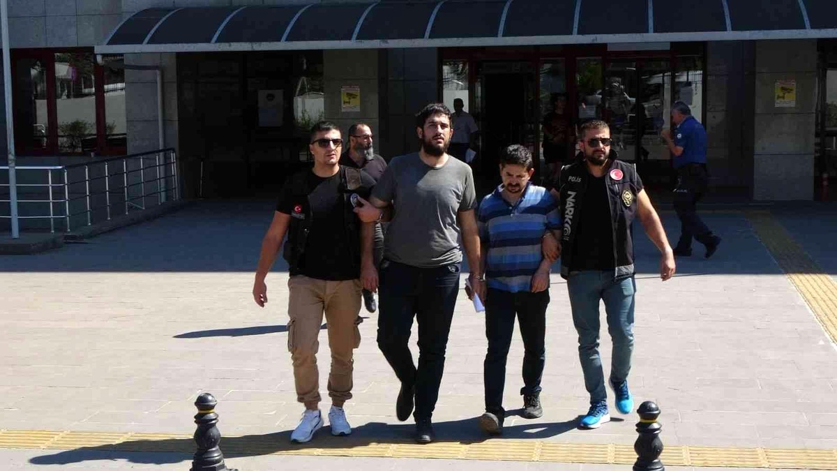Son dakika... Konya\'dan Manavgat\'a uyuşturucu sevki polise takıldı: 40,73 gram eroin ele geçirildi