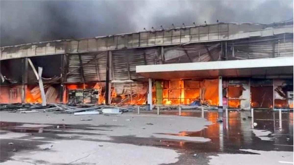 Rusya Kremenchuk kentinde bir alışveriş merkezini vurdu: En az 13 kişi öldü