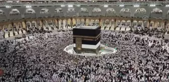 Mekke'ye ulaşan hacı adayları, ibadetlerini sürdürüyor