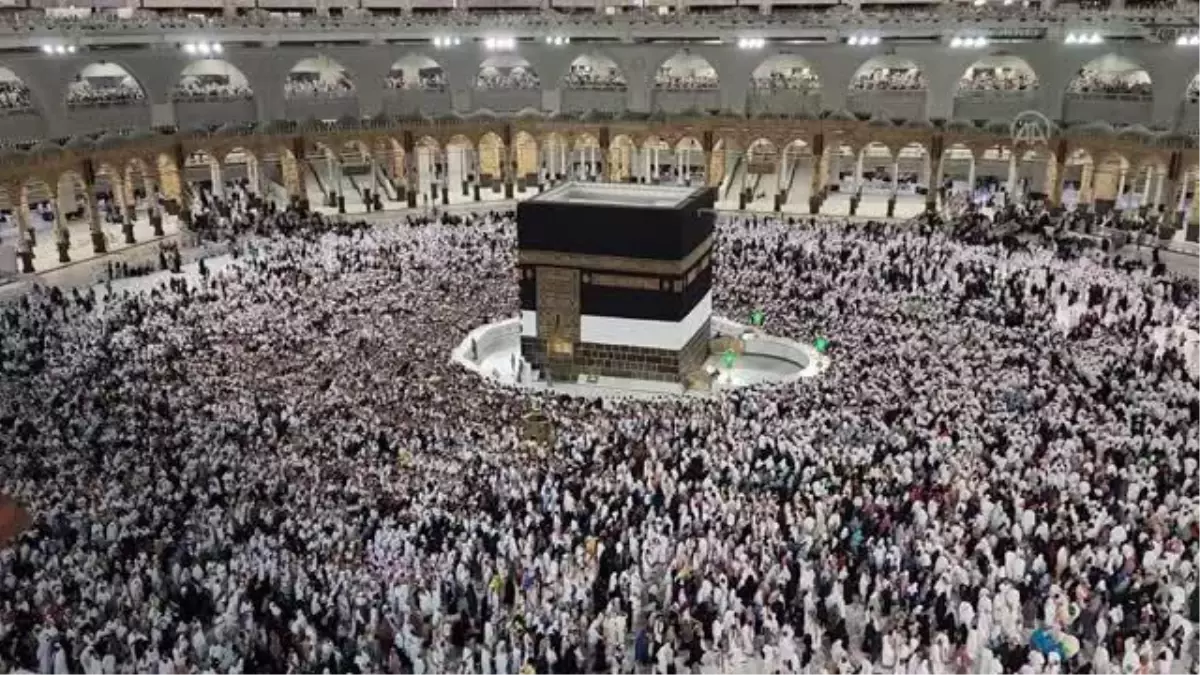 Mekke'ye ulaşan hacı adayları, ibadetlerini sürdürüyor