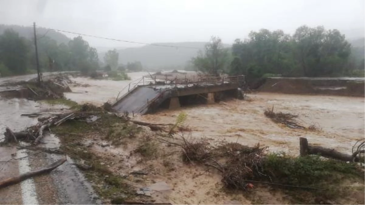 Bolu\'da sağanak nedeniyle 2 köprü yıkıldı, bazı evleri su bastı