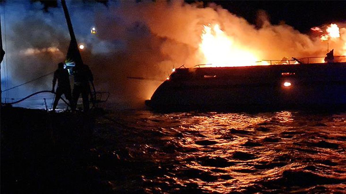 Bodrum'da 23 metrelik milyonlarca lira değerindeki yat, cayır cayır yandı! Soğutma çalışmaları sırasında sulara gömüldü