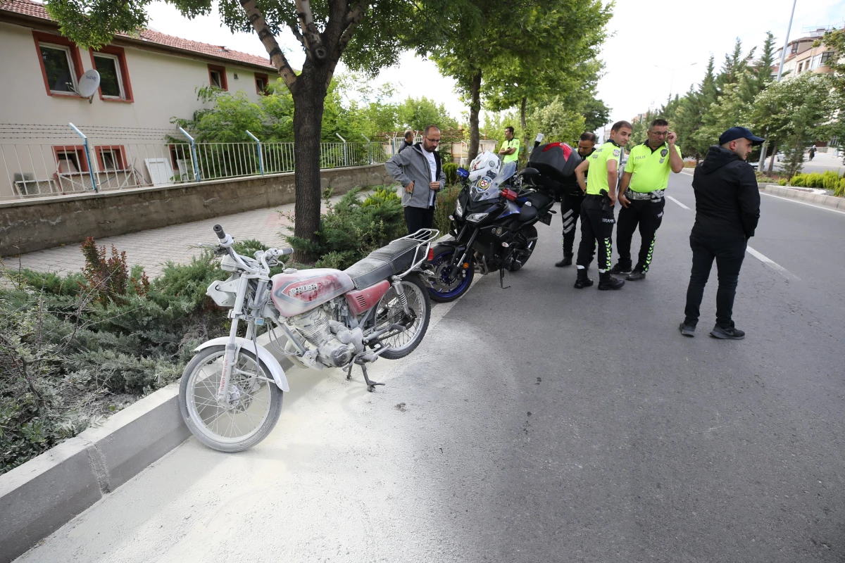 Son dakika haberi | Nevşehir\'de ehliyetsiz sürücü polise yakalanacağını anlayınca motosikletini ateşe verdi