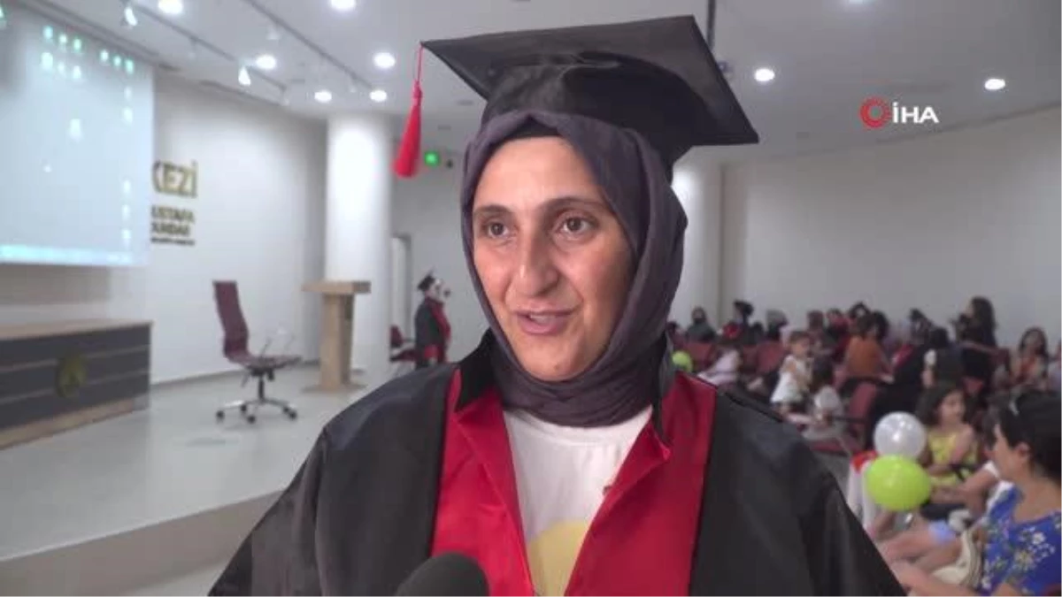 Osmangazi\'de yetişkinlerin mezuniyet sevinci