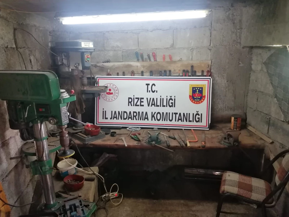 Rize\'de kaçak silah atölyesine düzenlenen operasyonda 2 kişi gözaltına alındı