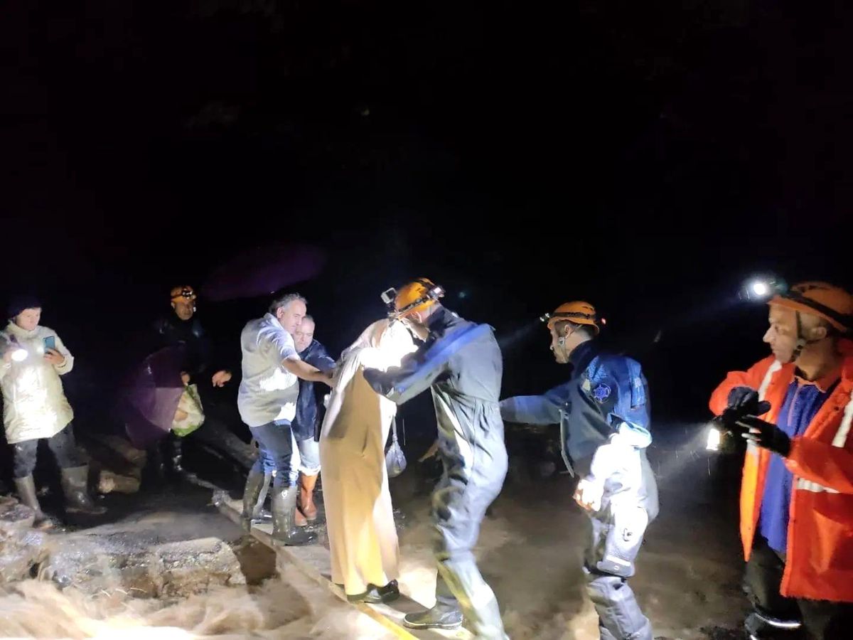 Son dakika haberi | Sel engeline takılan hac yolculuğuna çıkacak çiftin imdadına AFAD yetişti