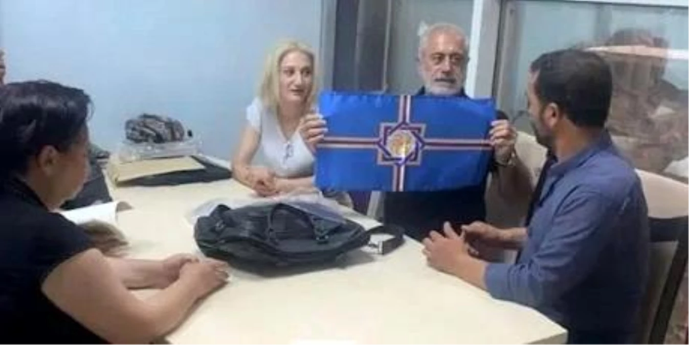 Serdar Ünsal, "Sözde Batı Ermenistan Devlet Başkanı Türkiye\'de nasıl bayrak açar"