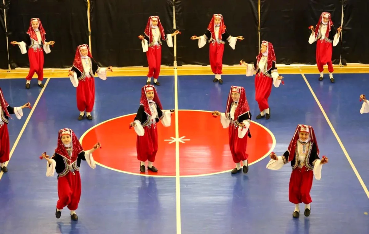 Sivas, Halk Oyunları Grup Yarışması\'na ev sahipliği yaptı