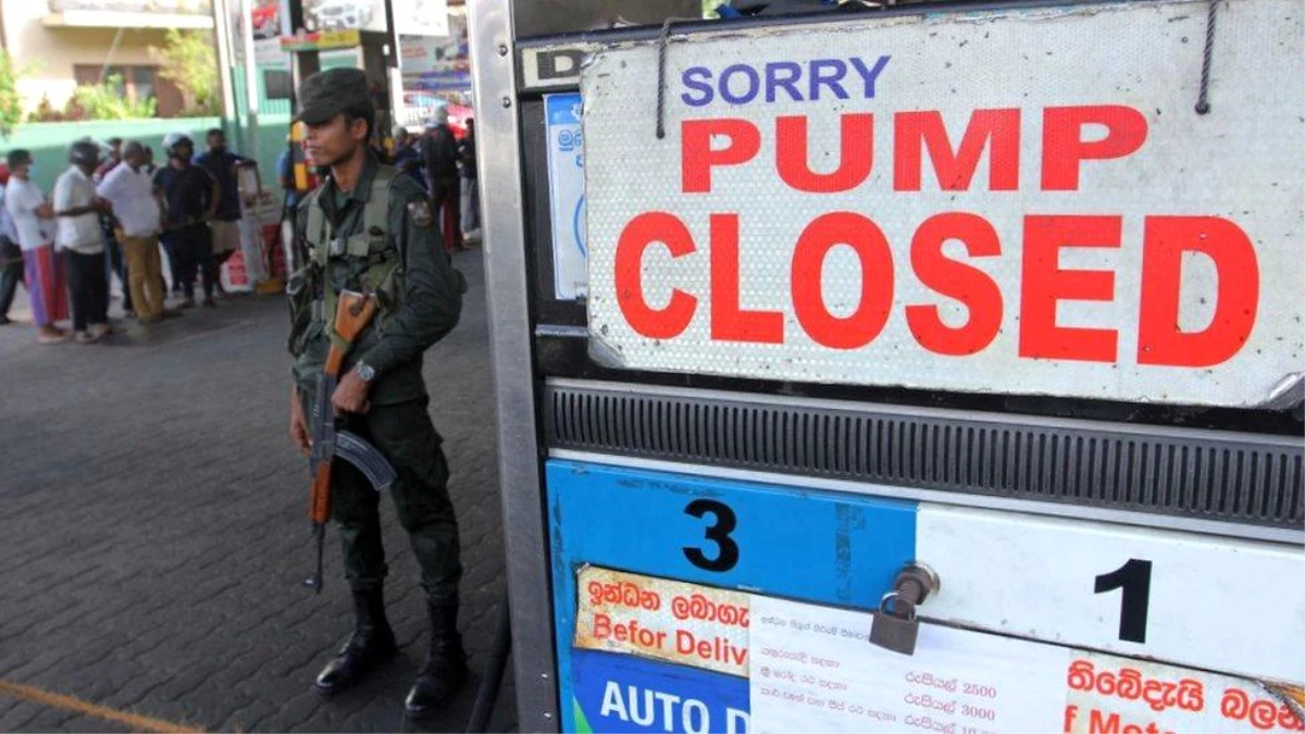 Sri Lanka\'da özel araçlara 2 hafta süreyle benzin ve mazot satışı yasaklandı