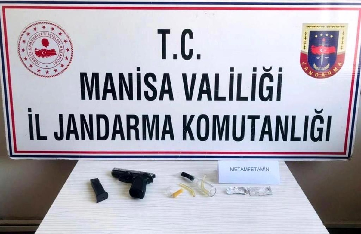 Şüpheli şahıstan ruhsatsız tabanca ve uyuşturucu çıktı
