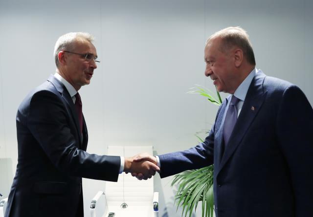 Türkiye, İsveç, Finlandiya ve NATO arasındaki 4'lü zirve başladı Türkiye, İsveç, Finlandiya ve NATO arasındaki 4'lü zirve başladı
