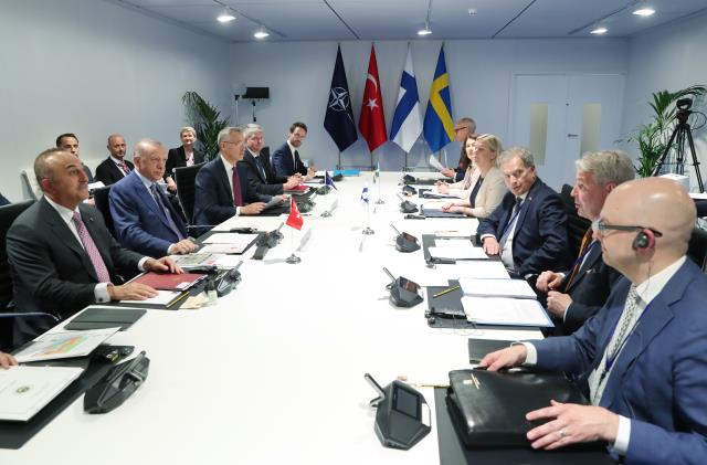 Türkiye, İsveç, Finlandiya ve NATO arasındaki 4'lü zirve başladı Türkiye, İsveç, Finlandiya ve NATO arasındaki 4'lü zirve başladı