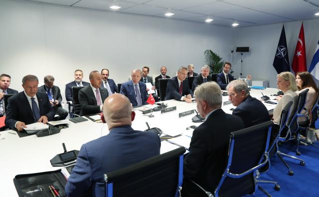 Türkiye, İsveç, Finlandiya ve NATO arasındaki 4'lü zirve başladı Türkiye, İsveç, Finlandiya ve NATO arasındaki 4'lü zirve başladı