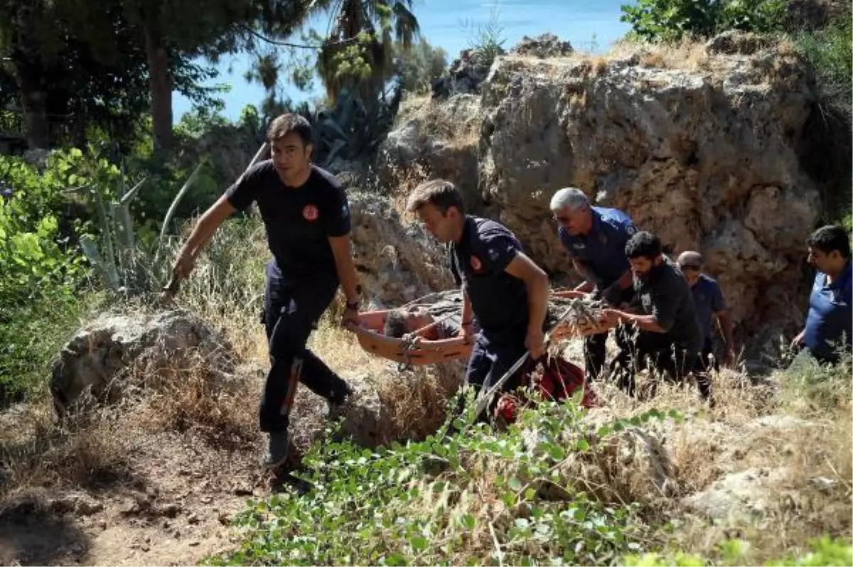 Tuvaletini yaparken falezlerden düştü, sabaha kadar kurtarılmayı bekledi