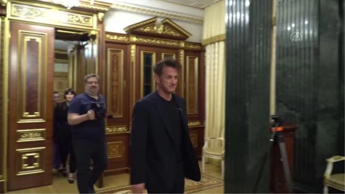 Ukrayna Devlet Başkanı Zelenskiy, oyuncu ve yönetmen Sean Penn ile görüştü