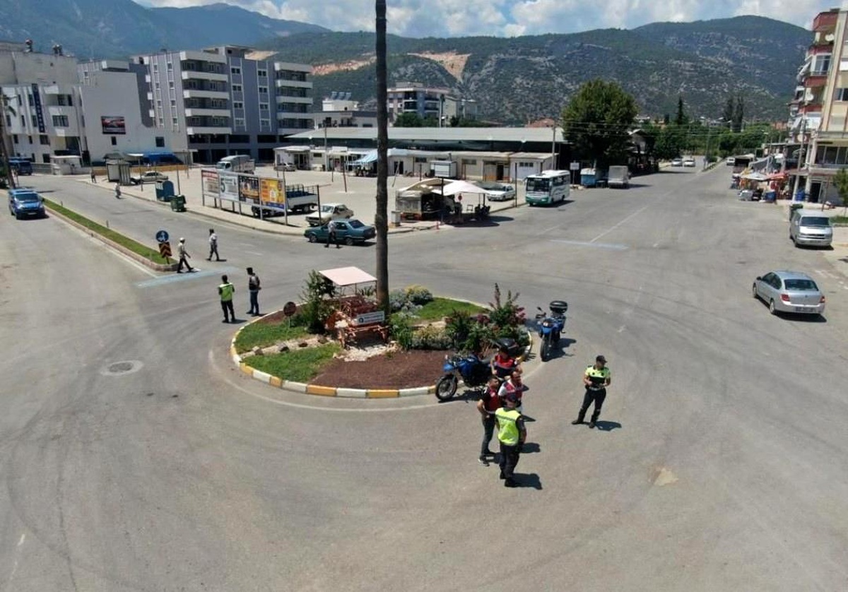 Finike\'de dron destekli trafik denetimi yapıldı