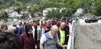 Bakan Karaismailoğlu geçen sene selde yıkılan köprüyü inceledi