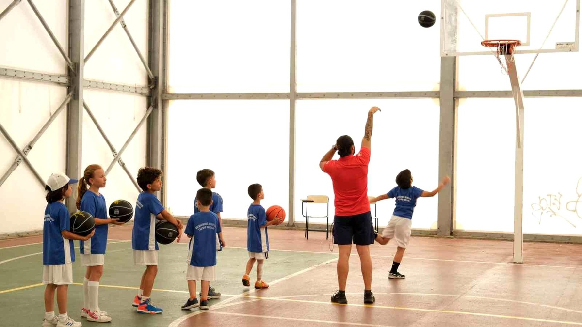 Büyükçekmece\'de yaz spor okullarında eğitimler hızla devam ediyor