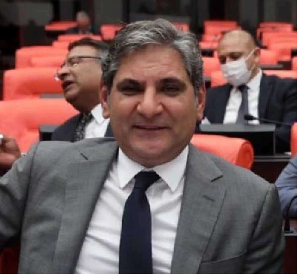CHP\'li Aykut Erdoğdu ve YDK üyesi eşi partiden istifa etti