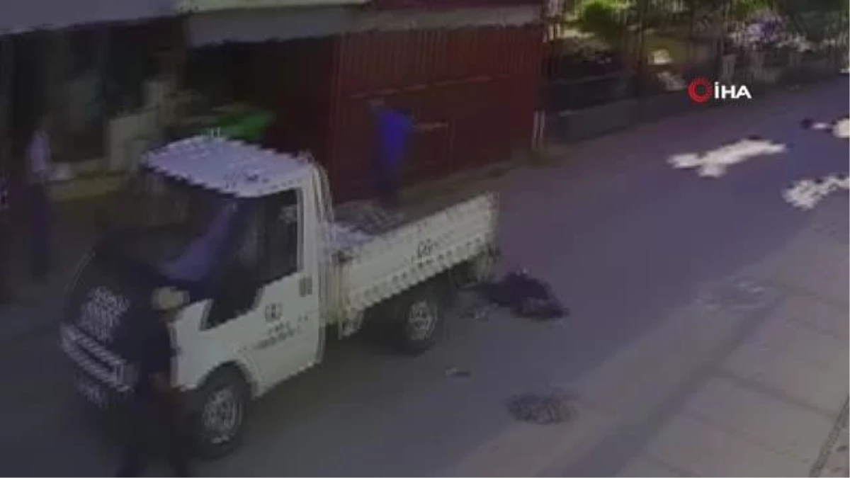 Son dakika haberi! Çivril\'de feci kaza... Motosiklet sürücüsü kamyonete böyle çarptı