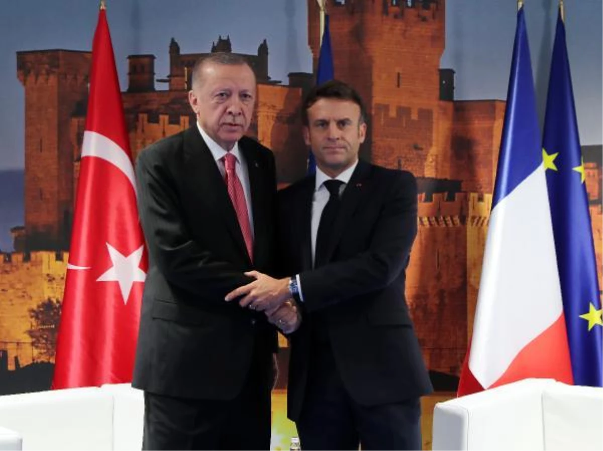 Cumhurbaşkanı Erdoğan, Madrid\'de yapılan NATO Zirvesi\'ndeki ikili temasları kapsamında Fransa Cumhurbaşkanı Macron ile bir araya geldi.