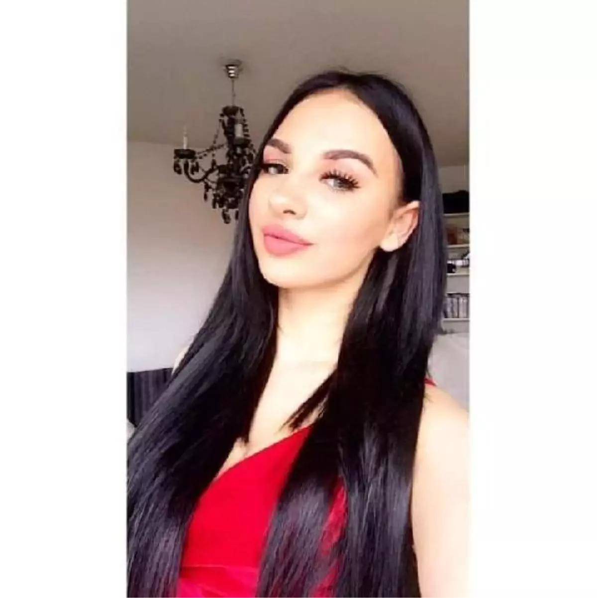 Son dakika: AVCILAR\'DA 24 YAŞINDAKİ DİLAN EVİNDE ÖLÜ BULUNDU