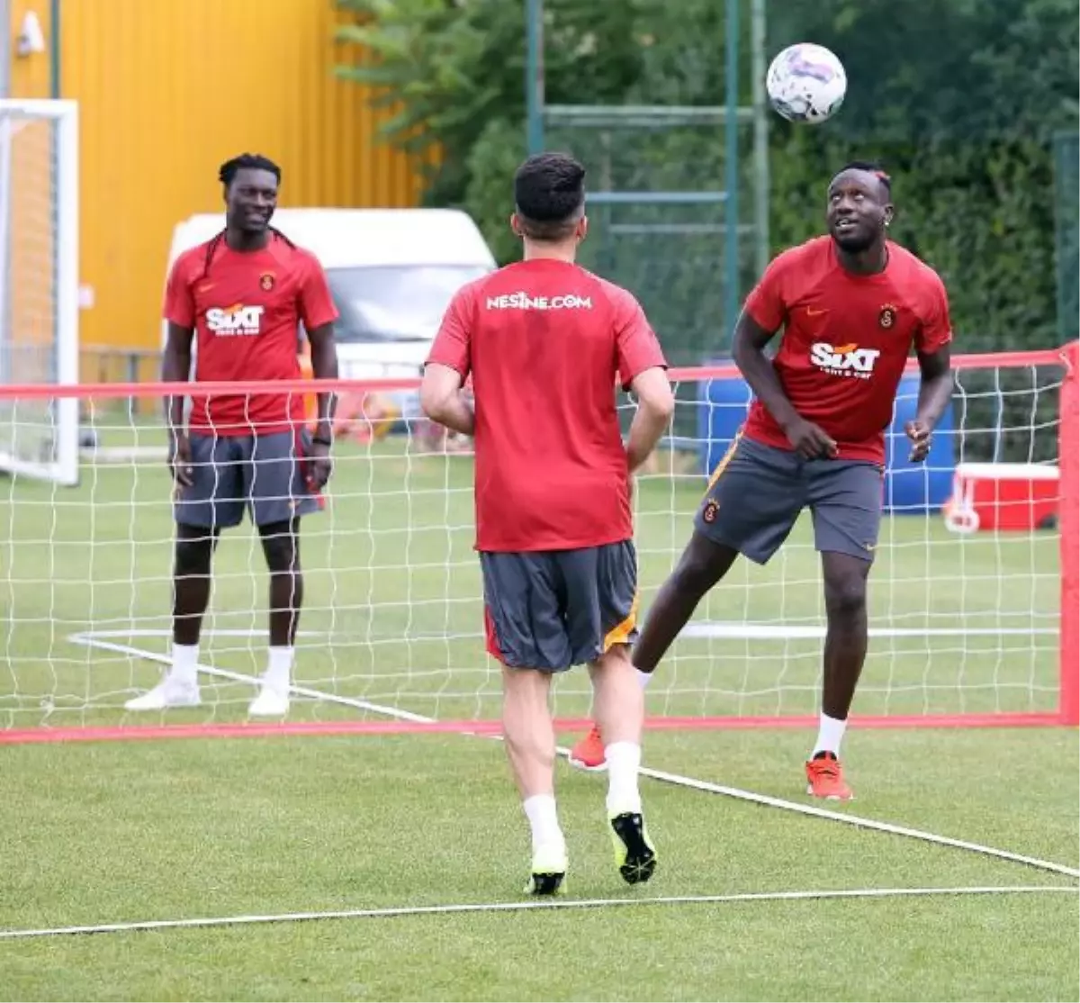 Galatasaray, çift antrenman ile hazırlıklarını sürdürdü