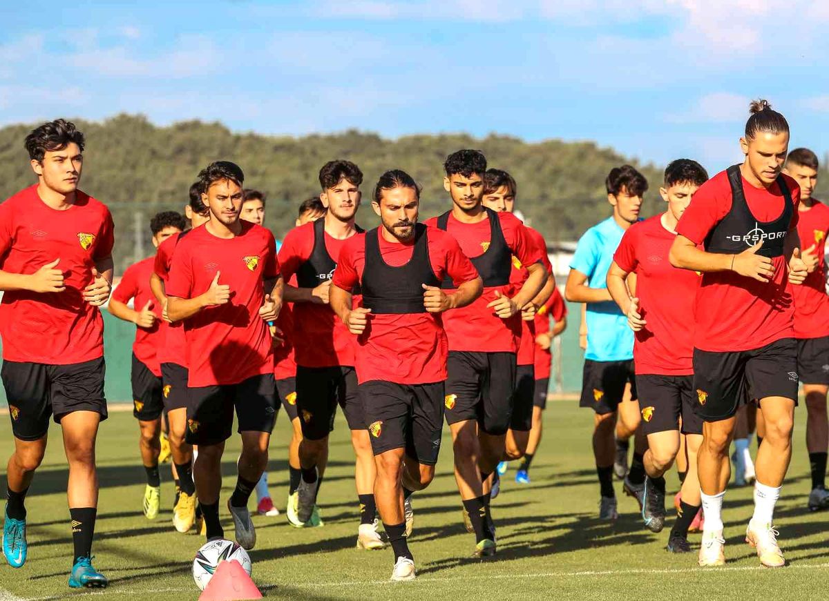 Göztepe sahaya indi