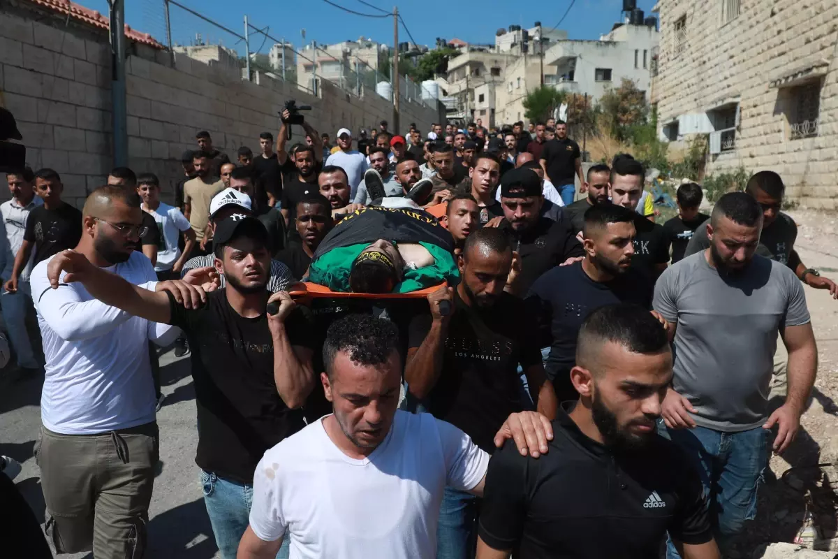 Son dakika! İsrail güçlerinin Cenin'e düzenlediği baskında öldürülen Filistinli genç toprağa verildi